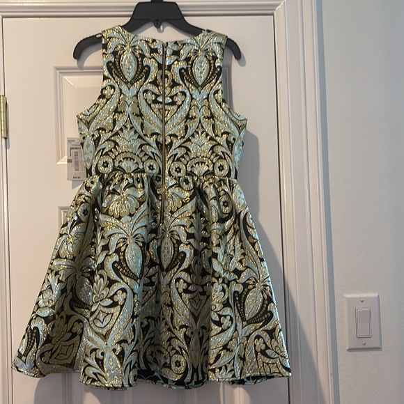 Brand-new with the tech girls dress size 12 brocade fabric with black lining. - Picture 5 of 9